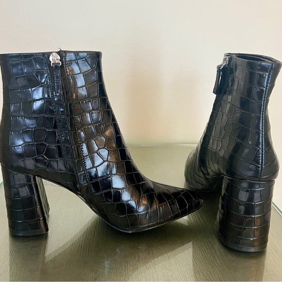 Alice and Olivia Delanie Crocodile Print Leather Ankle Boots size 38 (8) - Picture 5 of 9